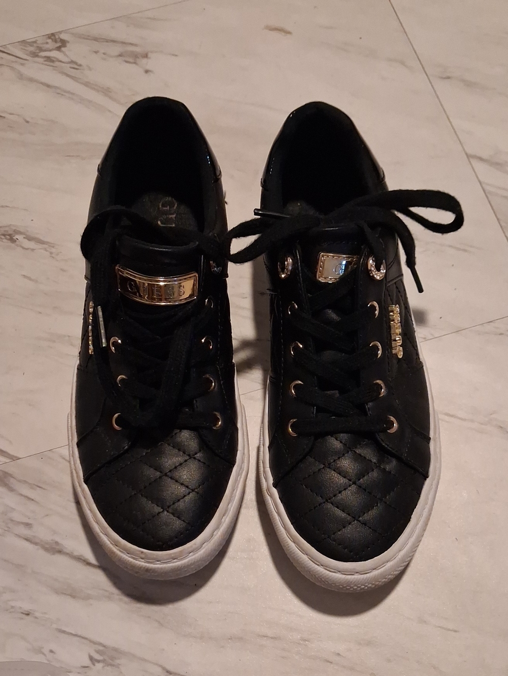 Guess Blk Quilted Rhrinestone And Gol Embossed Low Cut Sneaker 7.5 Women